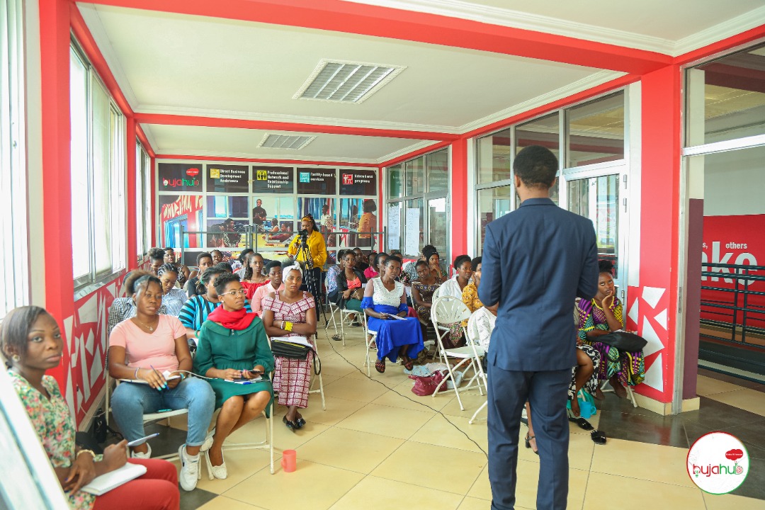 BujaHub's tweet photo. Le programme #DigitalLadies organisé par le #BujaHub en partenariat avec le @PNUDBurundi , visait à promouvoir le rôle des femmes dans l'innovation, la créativité et l'entrepreneuriat numérique.
#Burundi
#BujahubRetro22 https://t.co/dzLqgnAd1u