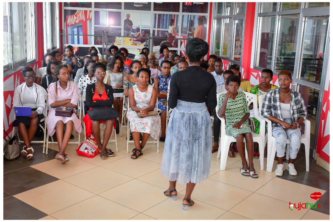 BujaHub's tweet photo. Le programme #DigitalLadies organisé par le #BujaHub en partenariat avec le @PNUDBurundi , visait à promouvoir le rôle des femmes dans l'innovation, la créativité et l'entrepreneuriat numérique.
#Burundi
#BujahubRetro22 https://t.co/dzLqgnAd1u