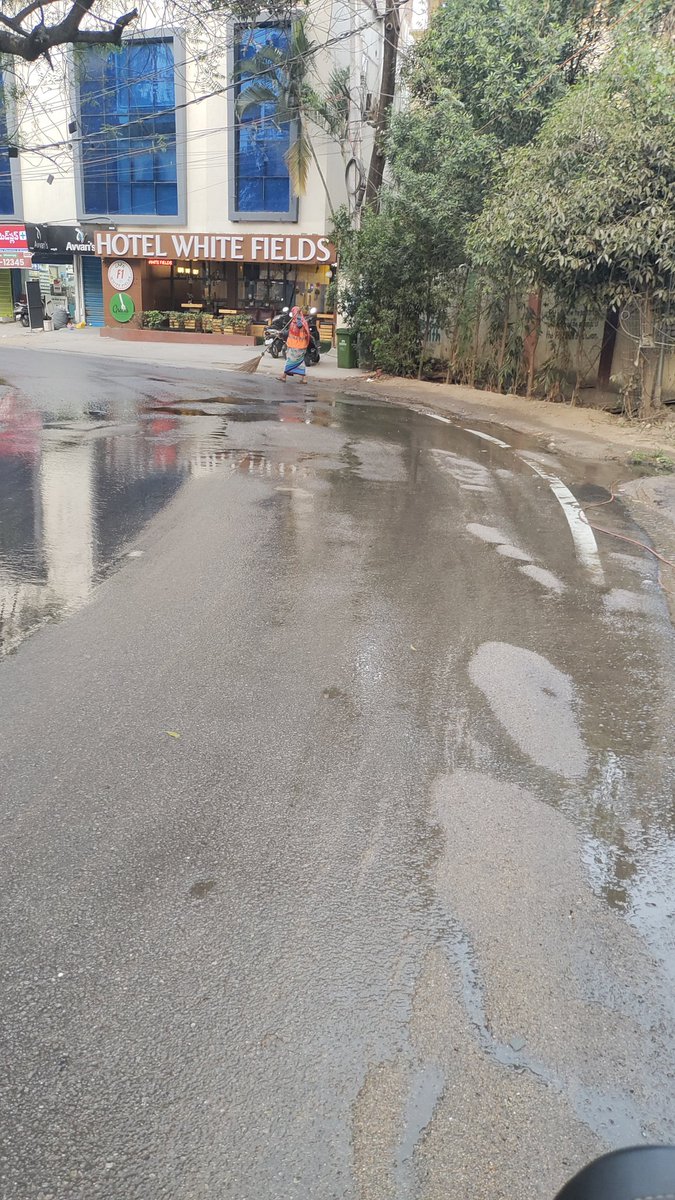 shaanpradeep97's tweet photo. Hi sir
@GHMCOnline 
This area has been facing water logging problems for the past 2 weeks... It's very painful to see such roads in the Whitefield area of kondapur.
Area: front of hotel Whitefield kondapur...
Please look into this... https://t.co/NKThttfAAb