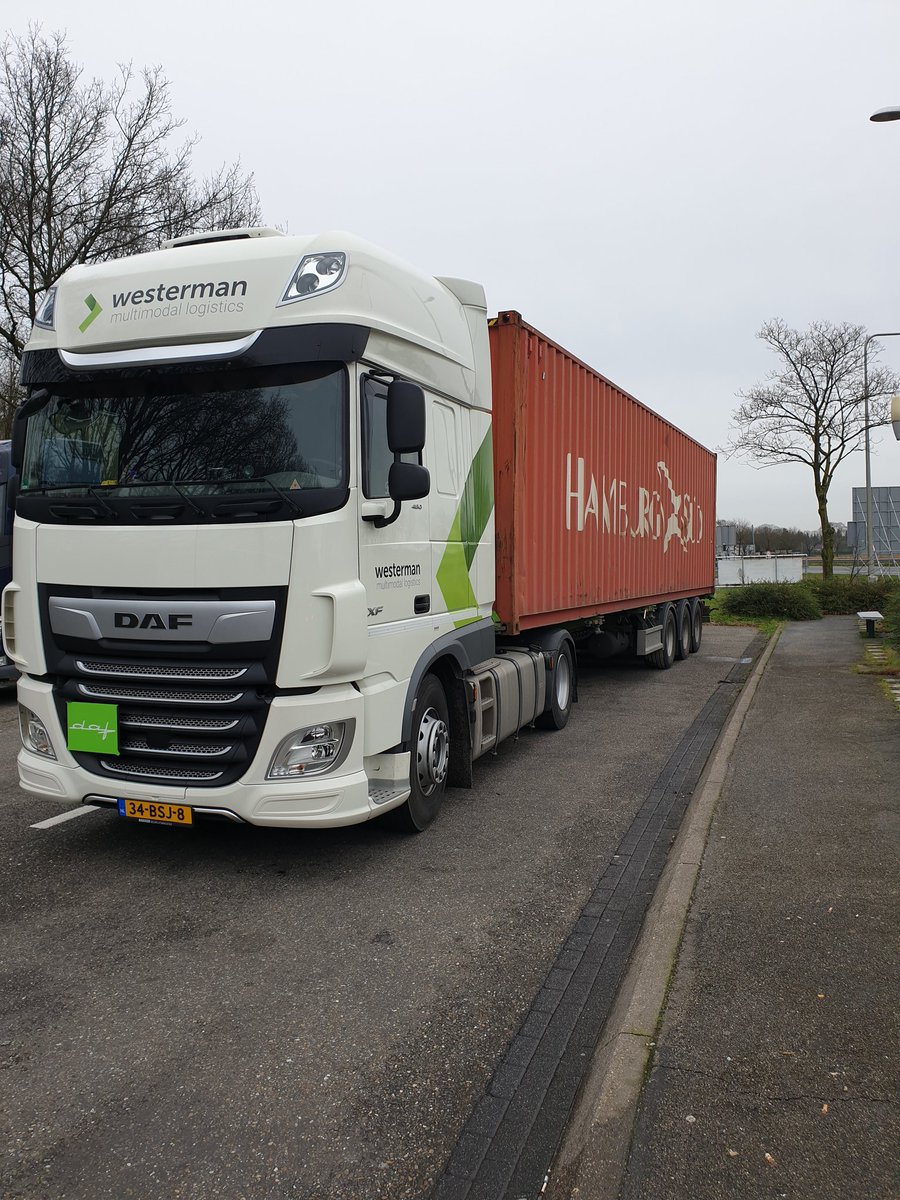 BernhardHammer's tweet image. Met ingang van 2023 heb ik mijn "papadag" op vrijdag i.p.v maandag. Dus #mijnweekin4fotos kan ik nu posten.
1. Met echte wagen op pad
2. Celine blij gemaakt
3. Groen, groener, groenst
4. Slecht einde van '22 en begin van '23 #DafCF 
#goedweekend 
#beroepstoerist