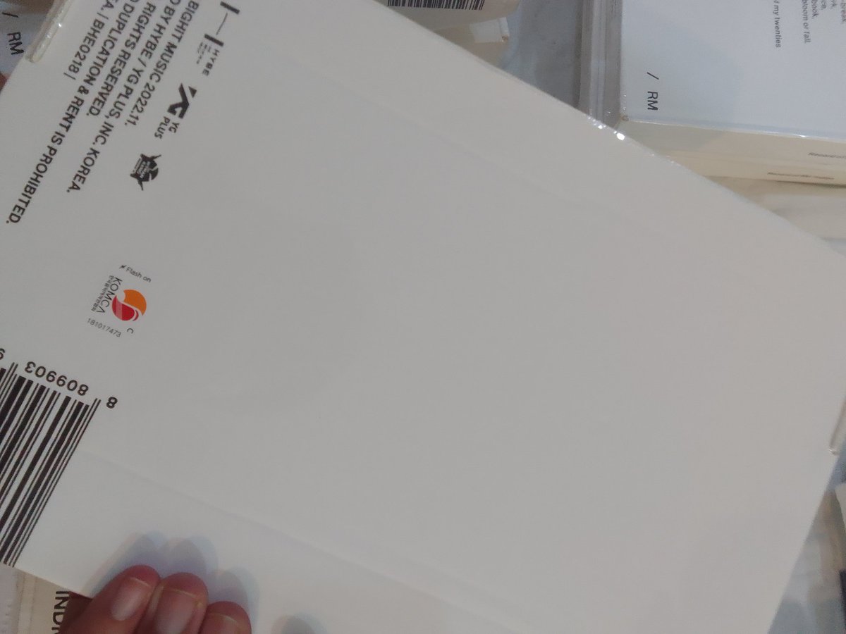 RouteSevenPH's tweet photo. [RM Indigo Albums]
More pictures of indentations/ flaws of outboxes. https://t.co/lMdEzfAzZ5