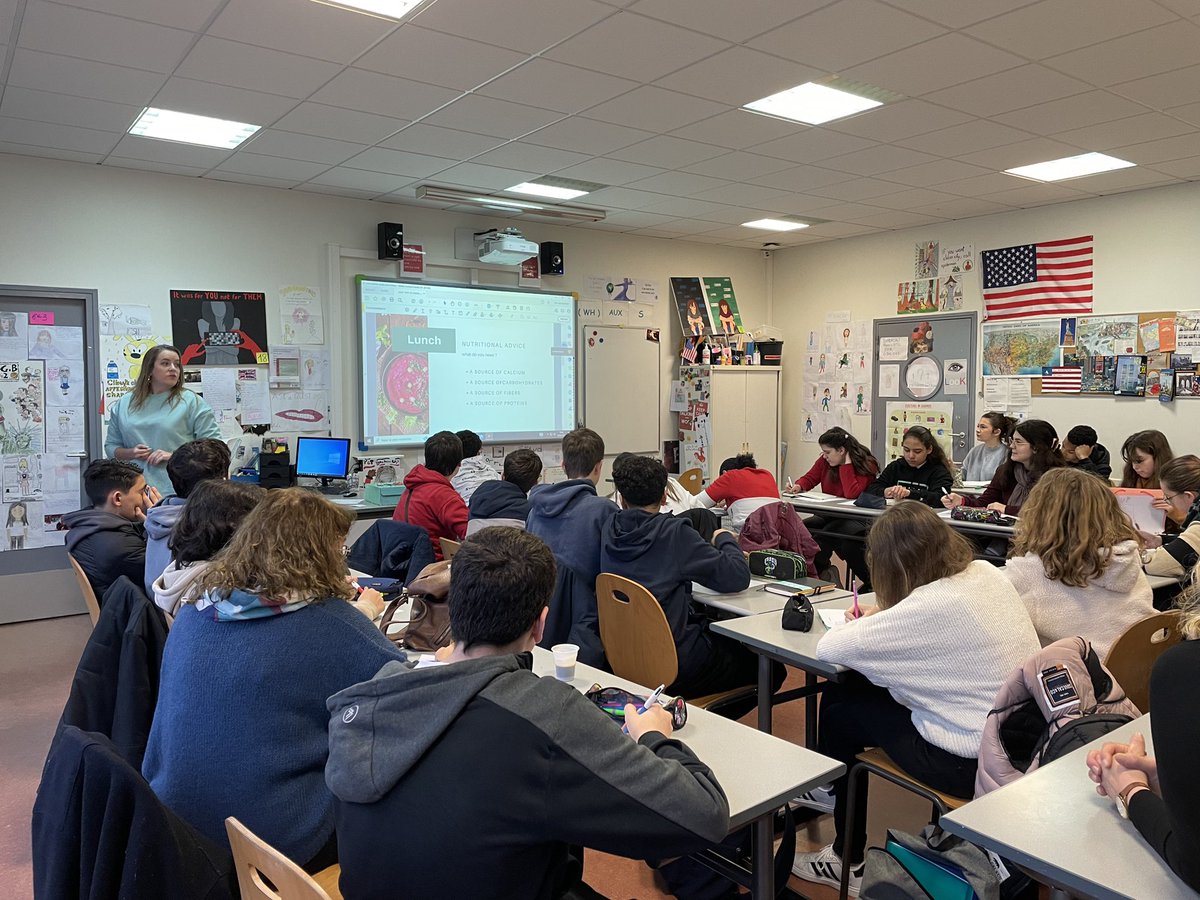 SIBchabanne's tweet photo. Erasmus+ Wake Up! Workshop Healthy Food: Nutritionist Alexia Boulllot’s 2nd lesson with our Students to create daily healthy menus.@ChabanneClg @DareicV @acversailles @gazettevaldoise #dietalex #erasmus #sib #wakeup #healthymenu https://t.co/v87S82Pl1d