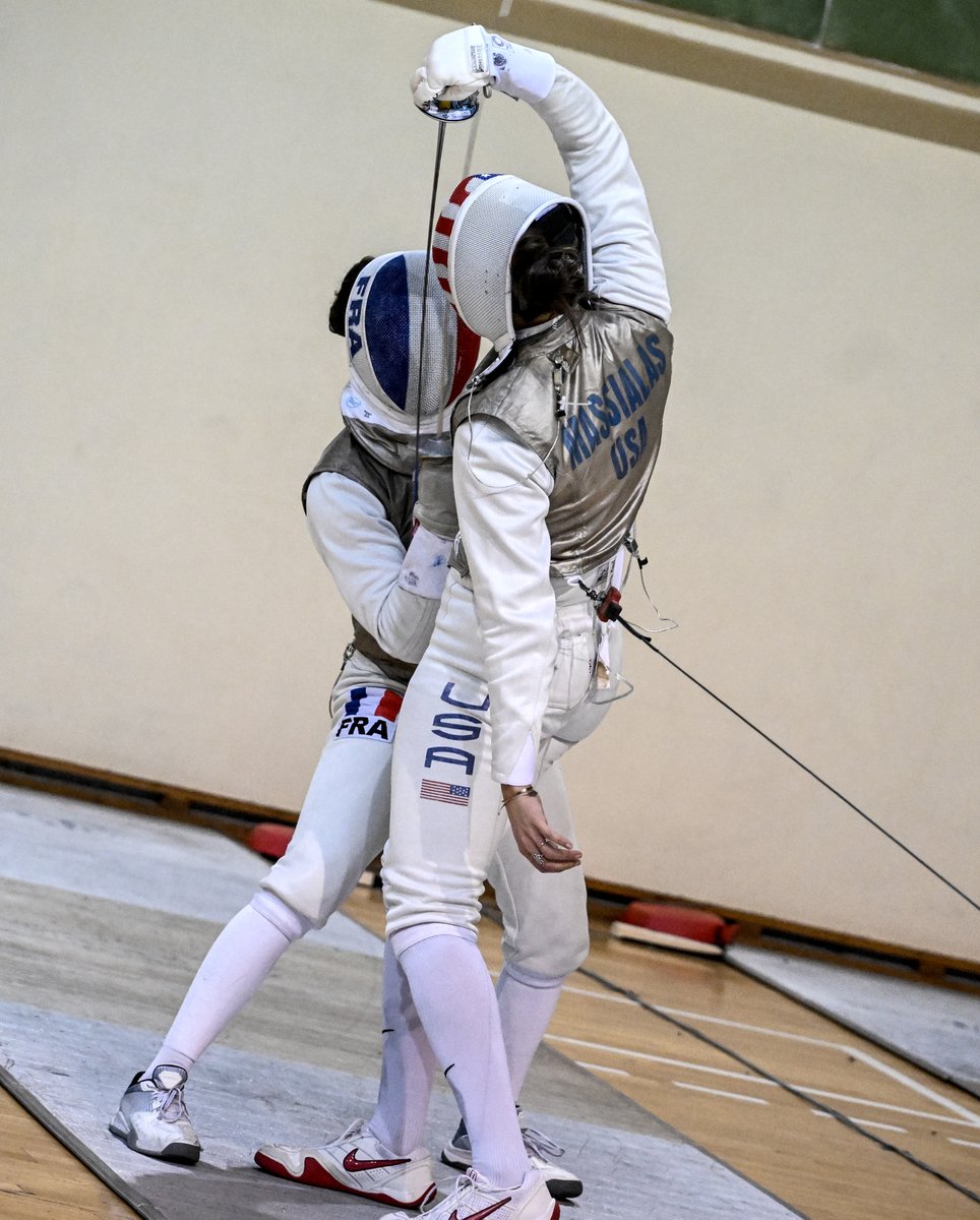 ffescrime's tweet image. Le Mazars Challenge International de Paris reprend aujourd'hui avec l'épreuve féminine. Comme tu peux le voir, va pas falloir nous chercher des noises. Infos mazars-cip.com