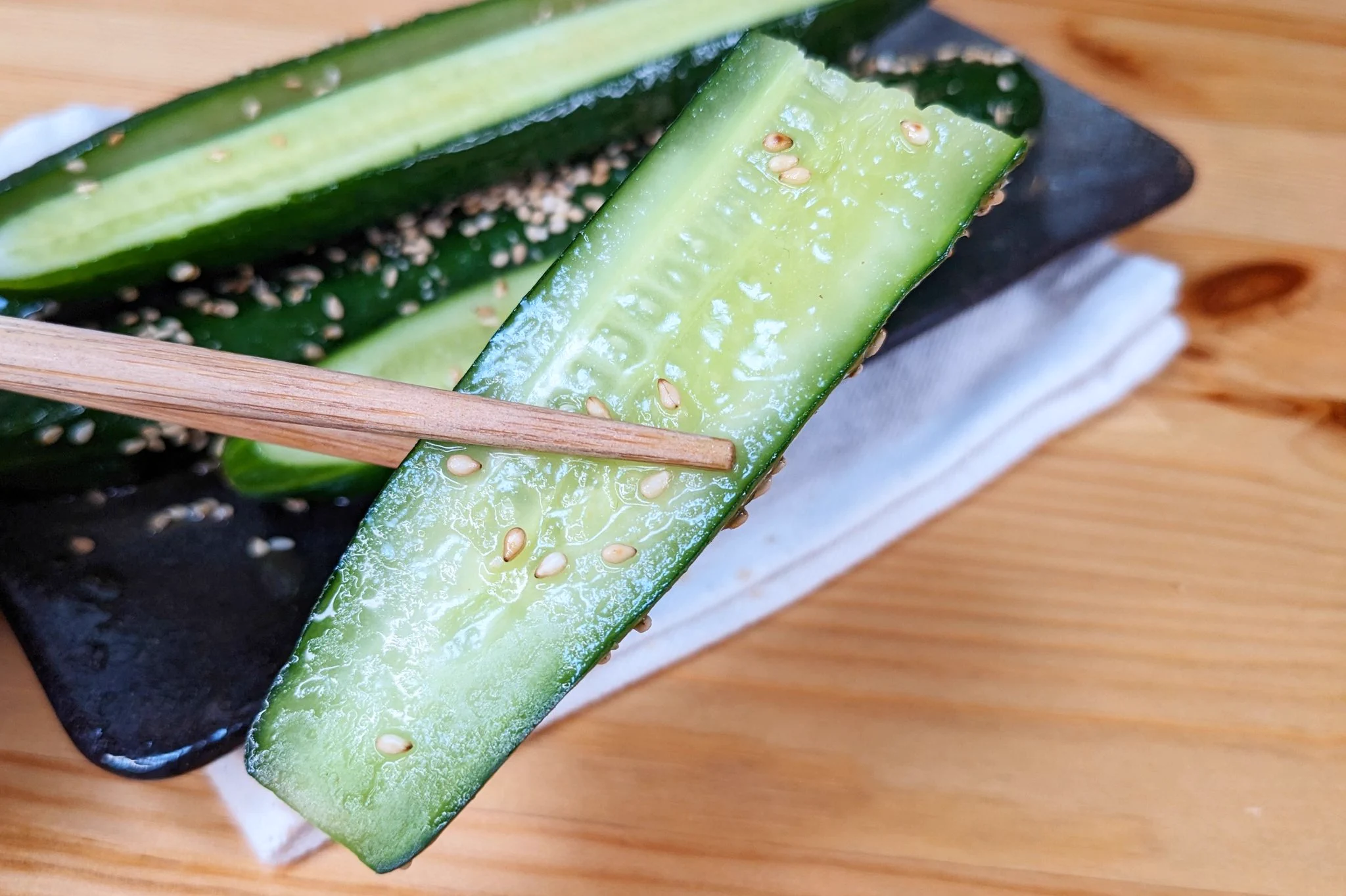 ごま油などの少ない種類の調味料で作れる！簡単でお手軽な「きゅうり」レシピ！