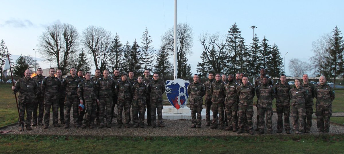 CDC_8eRMAT's tweet photo. #Cérémonie des couleurs 🇫🇷 du @8eRMAT ce matin : remise de galons pour les sous officiers promus maréchaux des logis chefs après obtention du BM2.

#SoldatDeLaNation #FiersDeNosSoldats #CohésionDéfense
@armeedeterre @Armees_Gouv @armeeszne @ComMaintFT @MCO_Terre @Commandement_FT https://t.co/MP0qJuyC2K