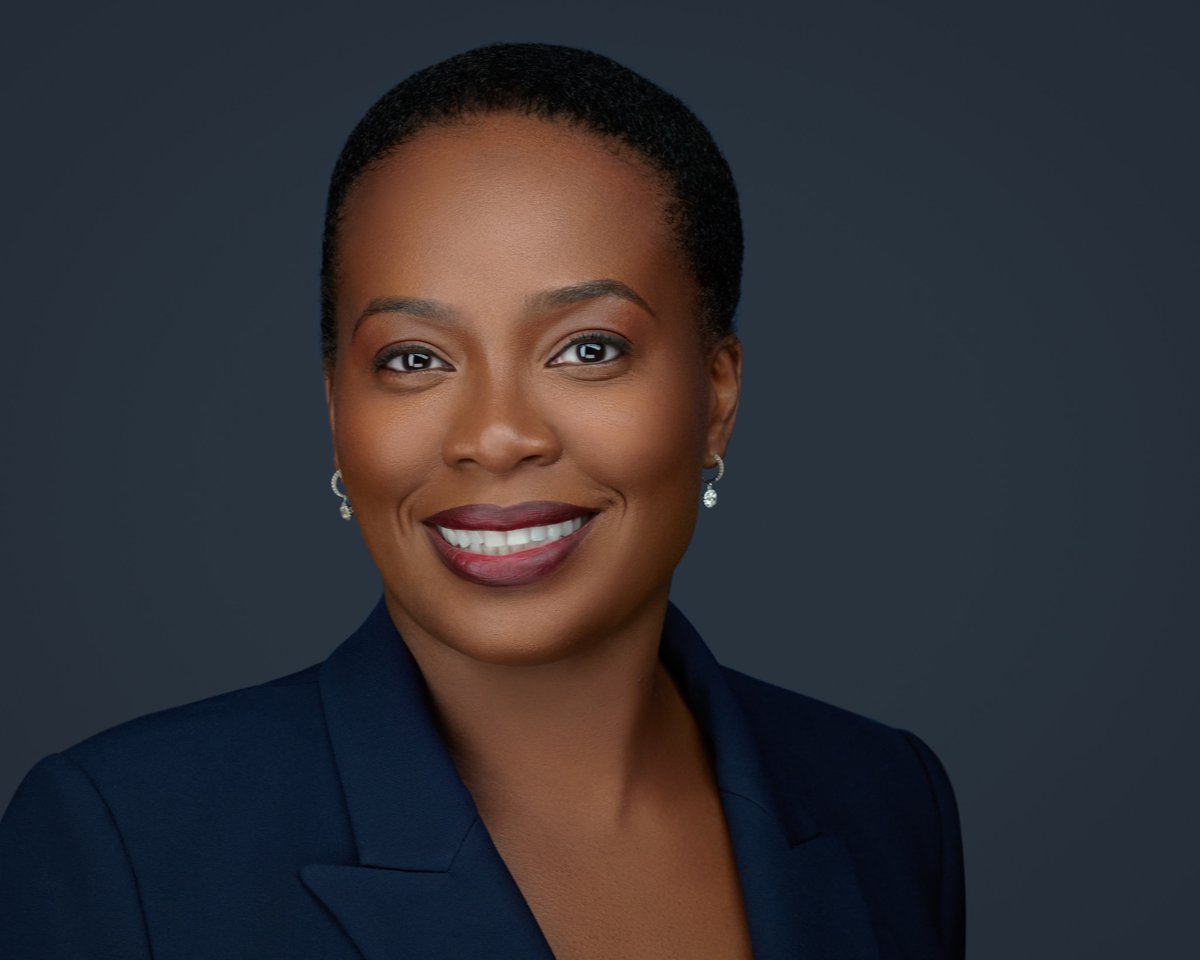SaharaReporters's tweet photo. US Hospital Appoints Late Nigerian Prof Akunyili’s Daughter As First Black Chief Medical Officer | Sahara Reporters https://t.co/V8Y9HBD3L4 https://t.co/T8PEIW292Y