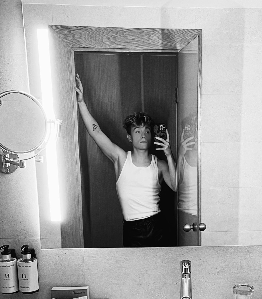 CarlosMarco's tweet photo. 🤍🖤 https://t.co/bjygehMKAe