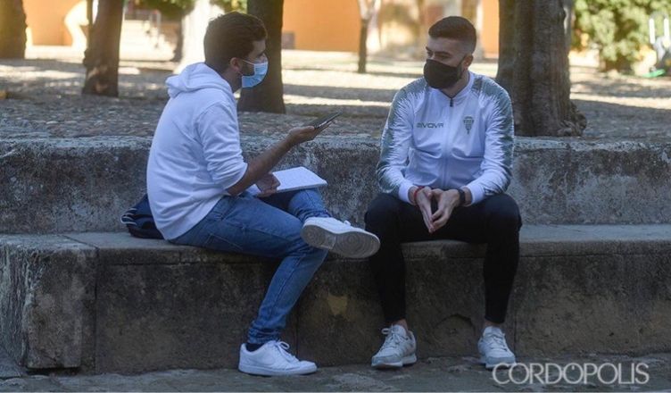 LoyolaAnd's tweet photo. Hablamos con @JVentura_98, periodista, alumni del grado en Comunicación y que actualmente trabaja para  @cordopolis_es y @EFE_Andalucia 👉“Me encantaba y me sigue encantando estar al pie de la noticia”. https://t.co/hHHasITpUk https://t.co/ViRjcsxqJq