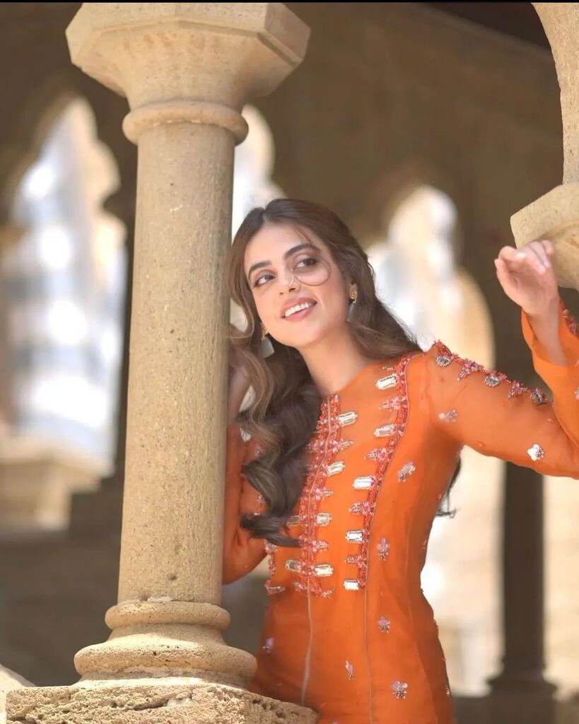 Feeling the orange vibes from this stunning picture of Yashma Gill. #pakistanicelebrity #orangefashion #yashmafans #beautyandstyle #dramaqueen #yashmagill #lollywood #lollywooduncensored