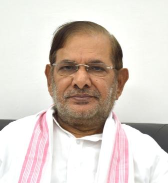 SahniBihar's tweet photo. अत्यंत दुःखद!

भारतीय राजनीति के मजबूत स्तम्भ, समाजवादी नेता आदरणीय श्री शरद यादव जी का निधन अपूरणीय क्षति है!

विनम्र श्रद्धांजलि..🙏
#SharadYadav https://t.co/JHVi1QYr3O