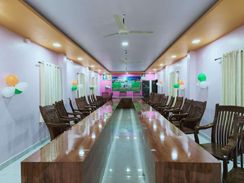 ZILLA PANCHAYAT VIJAYAPURA (@mgnregav) on Twitter photo ಸರಕಾರದ ವಿವಿಧ ಯೋಜನೆಗಳ ಒಗ್ಗೂಡಿಸುವಿಕೆ ಅಡಿಯಲ್ಲಿ ವಿಜಯಪುರ ಜಿಲ್ಲೆಯ ಇಂಡಿ ತಾಲೂಕಿನ ಬಬಲಾದ ಗ್ರಾಮ ಪಂಚಾಯಿತಿಯ "ನೂತನ ಮಾದರಿ ಗ್ರಾಮ ಪಂಚಾಯತಿ ಕಾರ್ಯಾಲಯ"ವನ್ನು ನಿರ್ಮಾಣ ಮಾಡಲಾಗಿದೆ. ಈ ಮೂಲಕ ಸಾರ್ವಜನಿಕರು ವಿವಿಧ ಸೌಲಭ್ಯಗಳನ್ನು ಪಡೆಯಲು "ಜನಸ್ನೇಹಿ ಗ್ರಾಮ ಪಂಚಾಯತಿ" ಆಗಲಿದೆ.
<a href="/lkatheeq/">ಎಲ್ ಕೆ ಅತೀಕ್ L K Atheeq</a>
<a href="/readingkafka/">Uma Mahadevan Dasgupta</a>
<a href="/shilpa_nag/">Shilpa Nag</a> ಸರಕಾರದ ವಿವಿಧ ಯೋಜನೆಗಳ ಒಗ್ಗೂಡಿಸುವಿಕೆ ಅಡಿಯಲ್ಲಿ ವಿಜಯಪುರ ಜಿಲ್ಲೆಯ ಇಂಡಿ ತಾಲೂಕಿನ ಬಬಲಾದ ಗ್ರಾಮ ಪಂಚಾಯಿತಿಯ "ನೂತನ ಮಾದರಿ ಗ್ರಾಮ ಪಂಚಾಯತಿ ಕಾರ್ಯಾಲಯ"ವನ್ನು ನಿರ್ಮಾಣ ಮಾಡಲಾಗಿದೆ. ಈ ಮೂಲಕ ಸಾರ್ವಜನಿಕರು ವಿವಿಧ ಸೌಲಭ್ಯಗಳನ್ನು ಪಡೆಯಲು "ಜನಸ್ನೇಹಿ ಗ್ರಾಮ ಪಂಚಾಯತಿ" ಆಗಲಿದೆ.
<a href="/lkatheeq/">ಎಲ್ ಕೆ ಅತೀಕ್ L K Atheeq</a>
<a href="/readingkafka/">Uma Mahadevan Dasgupta</a>
<a href="/shilpa_nag/">Shilpa Nag</a>