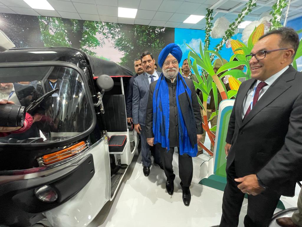 HardeepSPuri's tweet photo. Explored the new &amp; emerging world of mobility- across E20, Flex Fuels, Hybrids, EV &amp; CNG vehicles at the spectacular Ethanol pavilion at 16th Auto Expo 2023. 

#AutoExpo2023 #AutoExpo #Ethanol #BioFuels #GreenEnergy @PIB_India @PetroleumMin #hybrid #Mobility https://t.co/F30sZ3B6ZS
