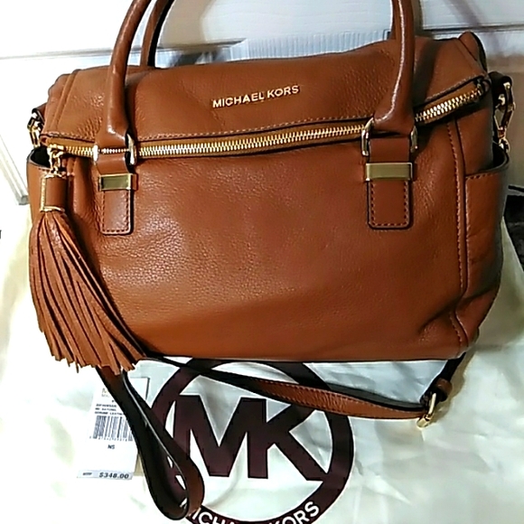 pattycpla's tweet photo. So good I had to share! Check out all the items I'm loving on @Poshmarkapp #poshmark #fashion #style #shopmycloset #michaelkors #paolo: https://t.co/GpKaTplRHs https://t.co/aSo5YqHAgn