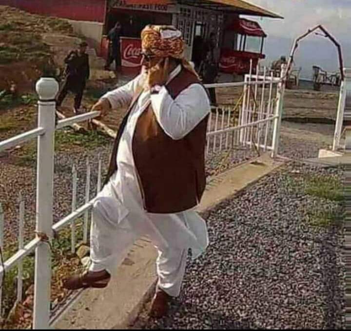 waheed8936's tweet photo. محترمہ اگر آپ کی چھوٹی سرجری ہوگئی ہو تو واپس آجائیں
یہاں یوتھیوں نے پیچھے سے بڑا آپریشن کر دیا ہے 😂😂😂 https://t.co/dGKMS12Nys