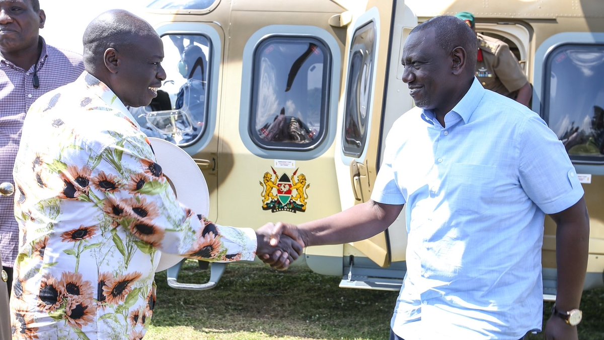 WilliamsRuto's tweet image. Arrived in Homa Bay County for the launch of various development projects and shared our agenda with leaders among them Governor @gladyswanga, @senatorkajwang, MPs and MCAs.