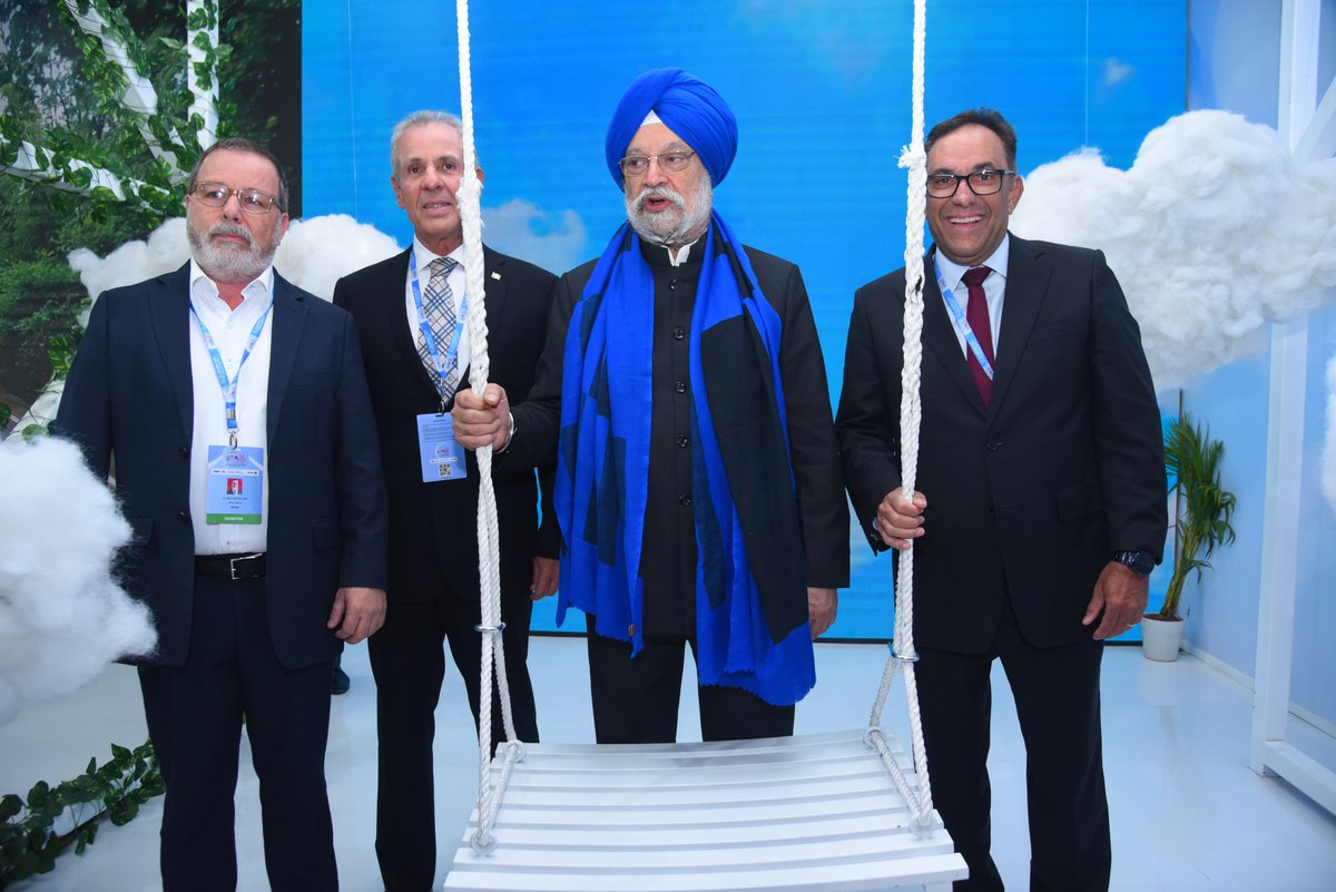 EthanolWorld's tweet photo. We were honoured to welcome Shri Hardeep Singh Puri @HardeepSPuri, Minister of Petroleum and Natural Gas (GOI) at our ethanol pavilion at #AutoExpo2023 , where he interacted with our representatives from @UNICA_sugarcane and @APLA_Asociacion. #WeArePartOfTheSolution https://t.co/YpkfMdEu9e