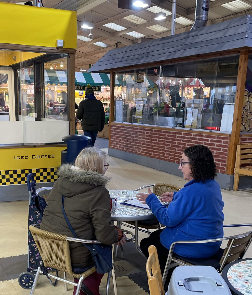 HNYCancer's tweet photo. We’re in North East Lincolnshire today raising awareness about Targeted Lung Health Checks and asking local people a few quick questions.

Pop over and see us if you are in the Freeman Street Market - we have sweet treats and some freebies 🧁🖊️ https://t.co/B1Hoi8Fxo0