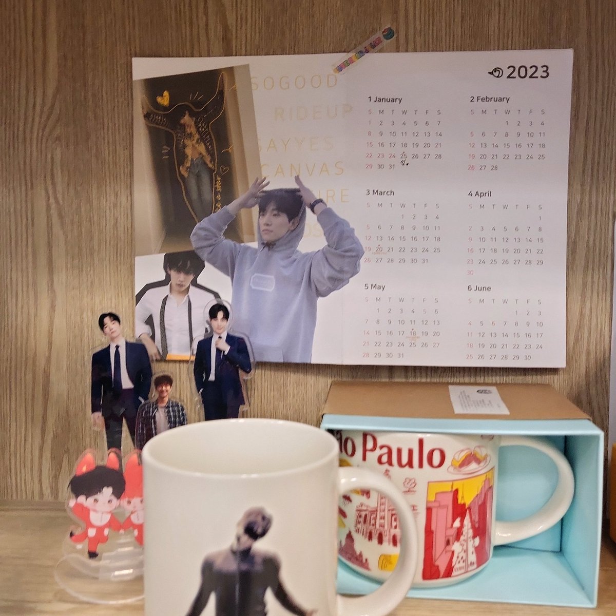 낼 10시반-11시 사이에
커피씨 나눔존에 200장 가져다 놓을게요!
충주, 부산 생일카페
그리고 우편 나눔도 계획중이니까능
한 장소에서 한 장씩!
야쿠소쿠🤙

연력은 4등분으로 접으면
쭈노 얼굴 접히지않게 가져갈 수 있어요!

* 현장 나눔 허락해주신 어잊쿠팀 감사합니다🙏