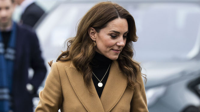 Brave Kate soldiers on by wearing coat and waving
 buff.ly/3W2YaP3
