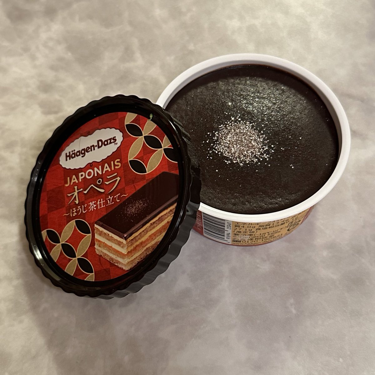 7rara__n's tweet photo. セブン限定のハーゲンダッツ新作、ほうじ茶系アイス史上1番美味しい。ほうじ茶、チョコ好きの人絶対食べて。。 https://t.co/yCyB705nah