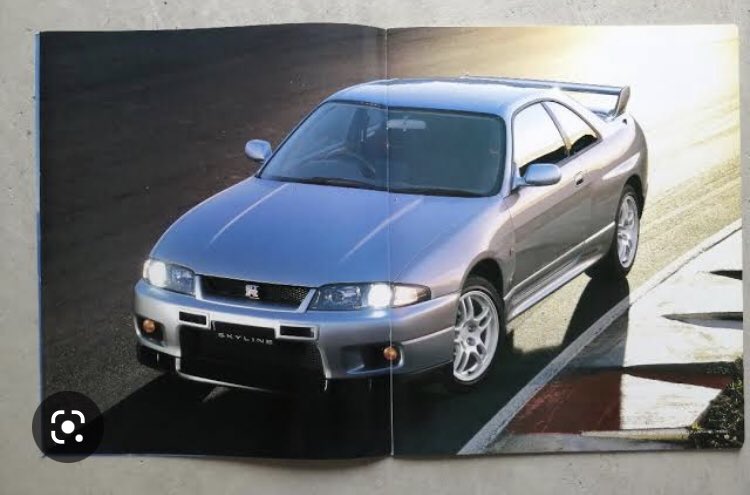 インスタの日産公式の画像、どれも歴代モデルのカタログをオマージュしてて滅茶苦茶アツい