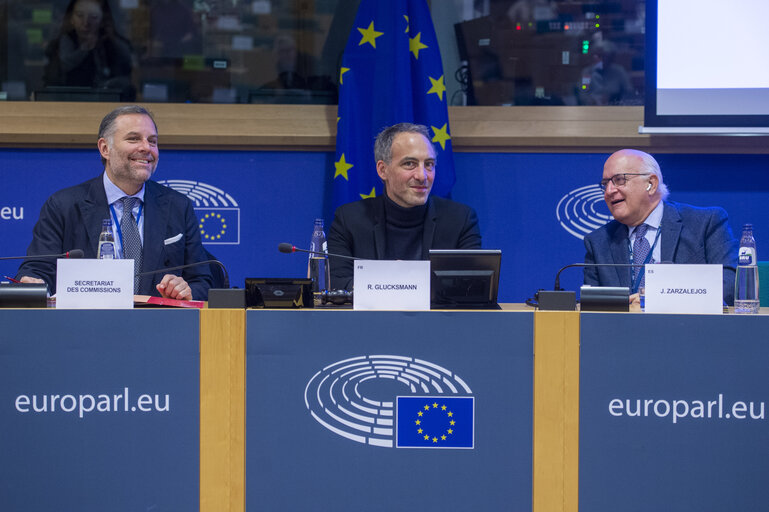 As a consequence of the corruption scandal in connection with Qatar and Morocco, the European Parliament intends to tighten transparency and lobbying rules. webstreaming.europarl.europa.eu/ep/embed/embed…