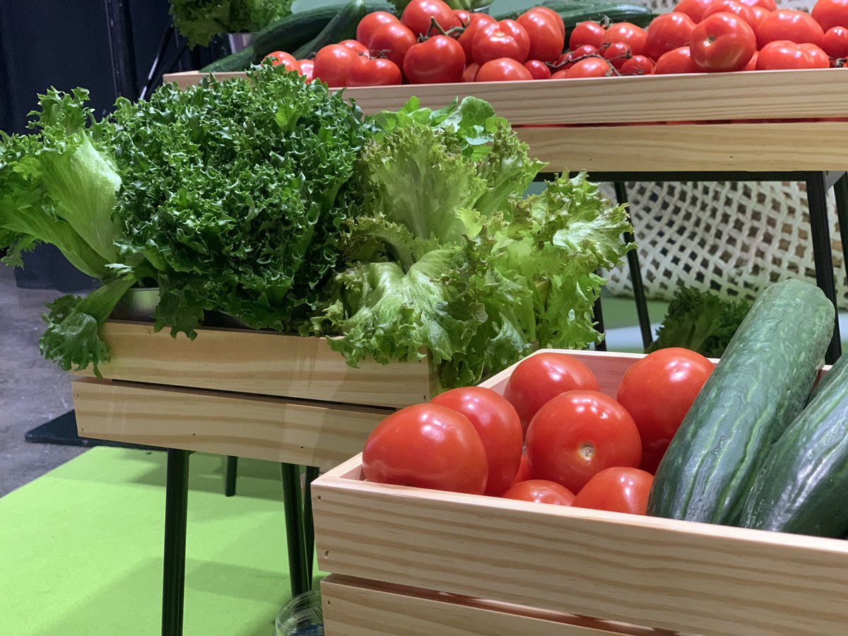 Kotimaisilla kasvihuonevihanneksilla Vegemessujen tuorein osasto 🥒🍅🥬Tervetuloa juttelemaan ja maistelemaan! Kaikkia näitä vastuullisia vihanneksia saatavilla myös kaupoissa nytkin. #vegemessut #puhtaastikotimainen