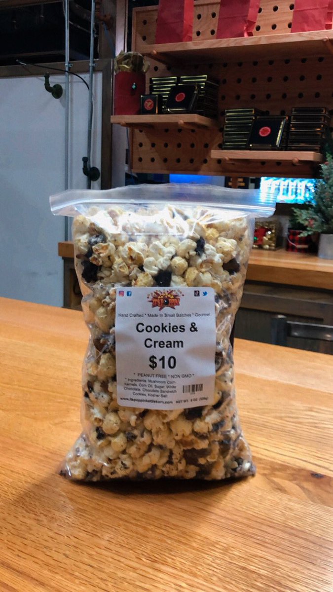 itspoppinkk's tweet photo. Two popular items of #itspoppinkettlekorn 

1. Fruit water
2. Cookies n Cream Kettle corn

Why haven’t you stopped by? https://t.co/87ERLyKIKS