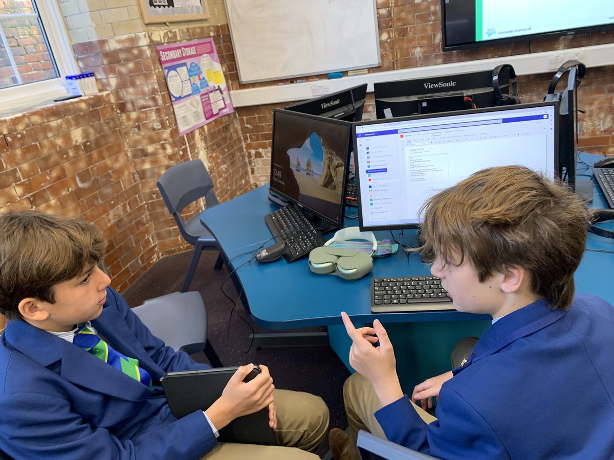 MaidaValeComp's tweet photo. Year 7 pupils composing their lyrics for Safer Internet Day#MVS #MVSComputing https://t.co/UG0vghKGbG