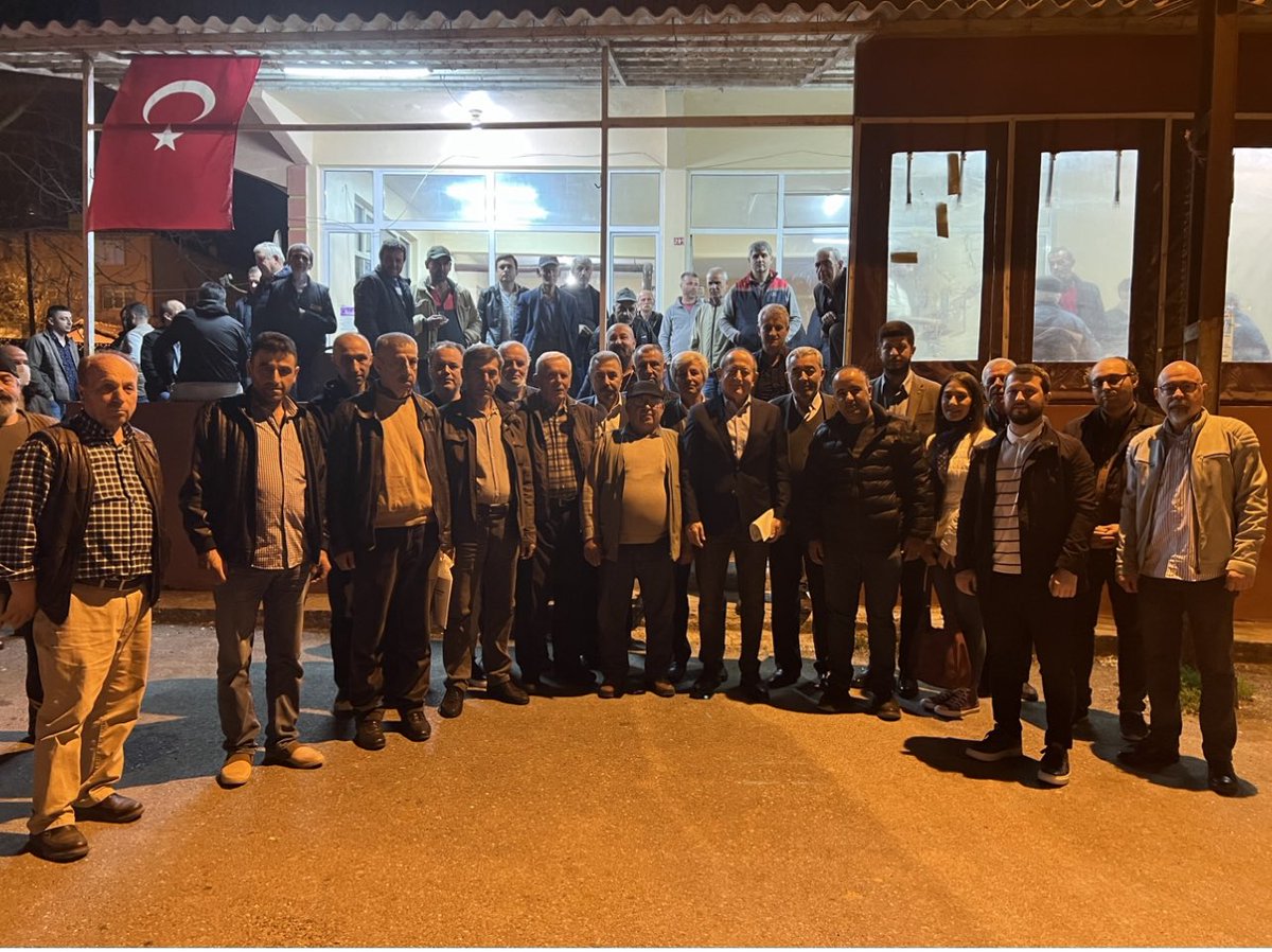 Akif_Hamzacebi's tweet photo. ➡️Çatalca Hallaçlı, Gümüşpınar, Aydınlar, Karamandere, Yaylacık ile Silivri Sayalar, Danamandıra ve Çayırdere köylüleri 144 yıldır kullandıkları tarım arazilerinin tapularını alamadılar.
➡️Şimdi de TOKİ’ye verilmek üzere bu arazilerin tahsisleri kaldırılıyor.
Yatacak yeriniz yok. https://t.co/0aUYkEmNQK