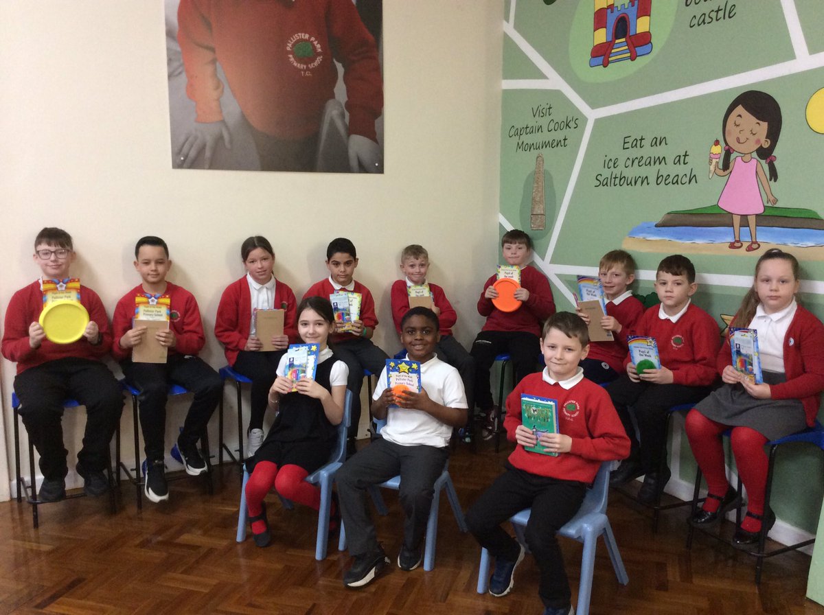 Meet this week’s key stage 2 #pally #PupiloftheWeek winners who are sitting on the #bestseatsinthehouse for Praise Assembly 🤩🏆
Excellent effort children 🥳
<a href="/pauldixtweets/">Paul Dix</a> #proud #reward