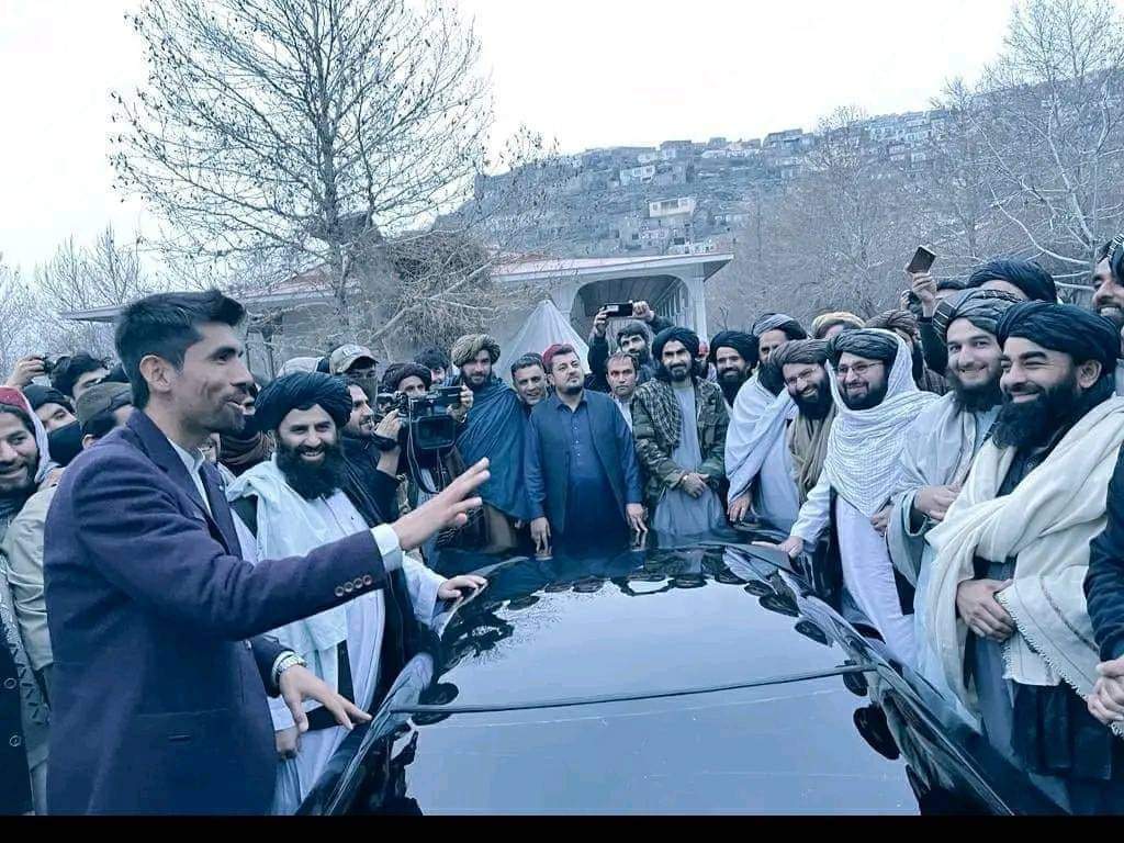 Nabila_Nazhat's tweet photo. این عکس نیز باید به جمع تضادها اضافه گردد.

#StopHazaraGenocide https://t.co/8ElrQ3cKIH