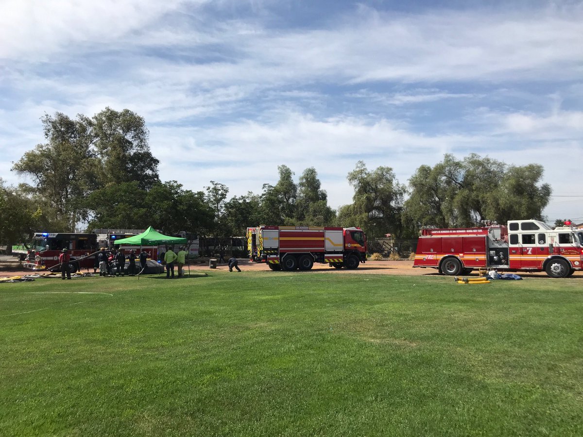 cbsanbernardo's tweet photo. El día de ayer nuestra @BombaChile_CBSB y @SeptimaNewYork trabajaron en conjunto con personal de la @munielbosque en pruebas de piscinas de abastecimiento para emergencias. Estas actividades permiten estar preparados para atender las emergencias en forma óptima @BomberosdeChile https://t.co/7qzsOtC4I6