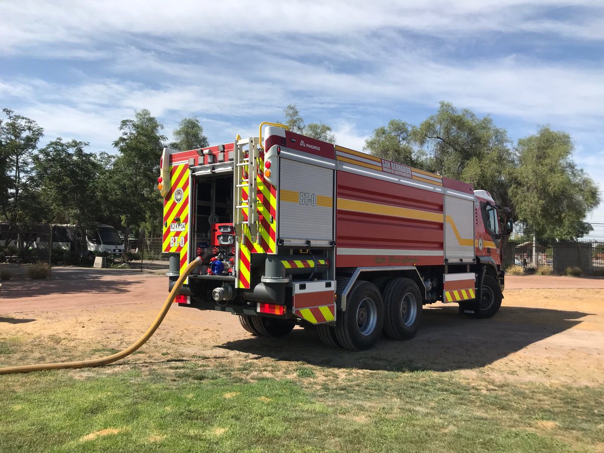 cbsanbernardo's tweet photo. El día de ayer nuestra @BombaChile_CBSB y @SeptimaNewYork trabajaron en conjunto con personal de la @munielbosque en pruebas de piscinas de abastecimiento para emergencias. Estas actividades permiten estar preparados para atender las emergencias en forma óptima @BomberosdeChile https://t.co/7qzsOtC4I6