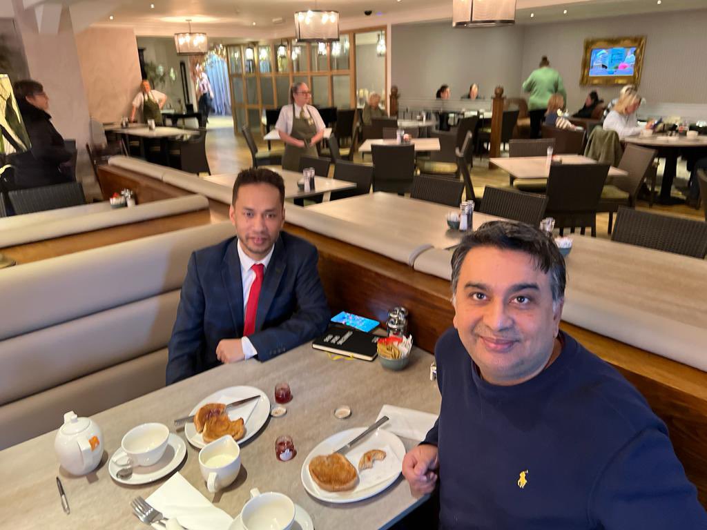k4shf's tweet photo. Back for a meeting @HousingUnits at awesome #WickentreeRestaurant with Ali from @wrigleyclaydon planning a special event 😉over what else a #teacake & #twinningstea quick tip ask for the tea cake to be buttered 👍#oldhamhour #Discoveroldham @OsmanSayyed @muzahidukhan 👏👏👏 https://t.co/StNBB9pOJC