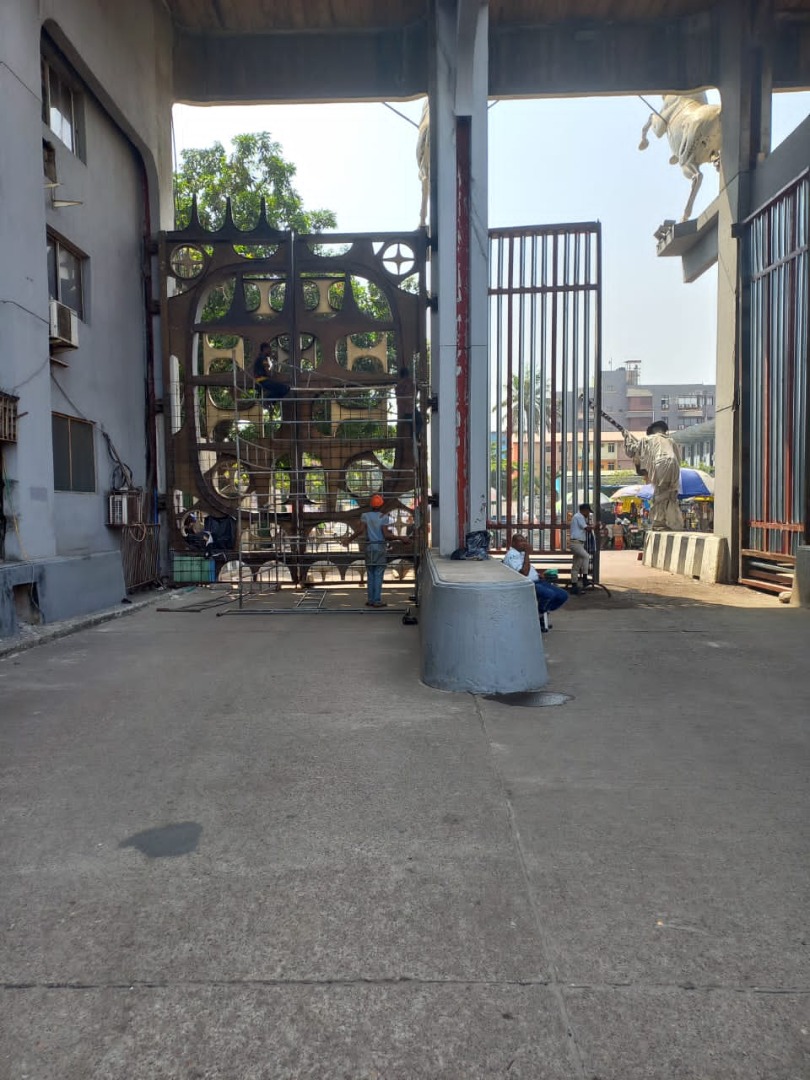 ASIRIMagazine's tweet photo. Advocacy Group Bemoans the Destruction of TBS Iconic Gates: https://t.co/pW7MWkngfd
#SAVETBS #SaveOurHistoricalLandmark #ProtectOurHistory https://t.co/XJNIrds4Y1