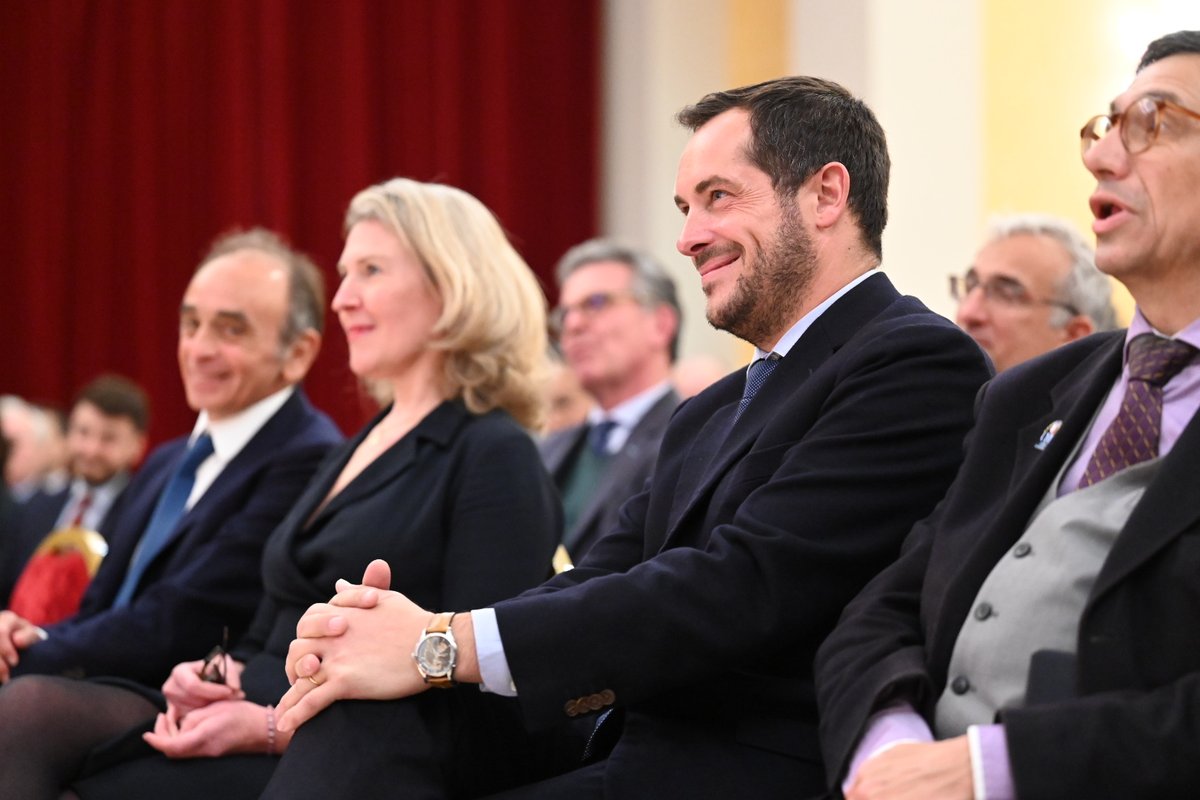 MvtConservateur's tweet photo. Vous étiez très nombreux aux vœux de @LaurenceTrochu pour le @MvtConservateur. 
L’union fait la force ! 
Merci @ericZemmour, @nicolasbay, @PhilippePemezec , @BrunoNorthCNIP @jfpoisson78 
2⃣0⃣2⃣3⃣ sera l'année de l’écologie conservatrice 🌿#voeux2023 https://t.co/nIAs4xs1mB