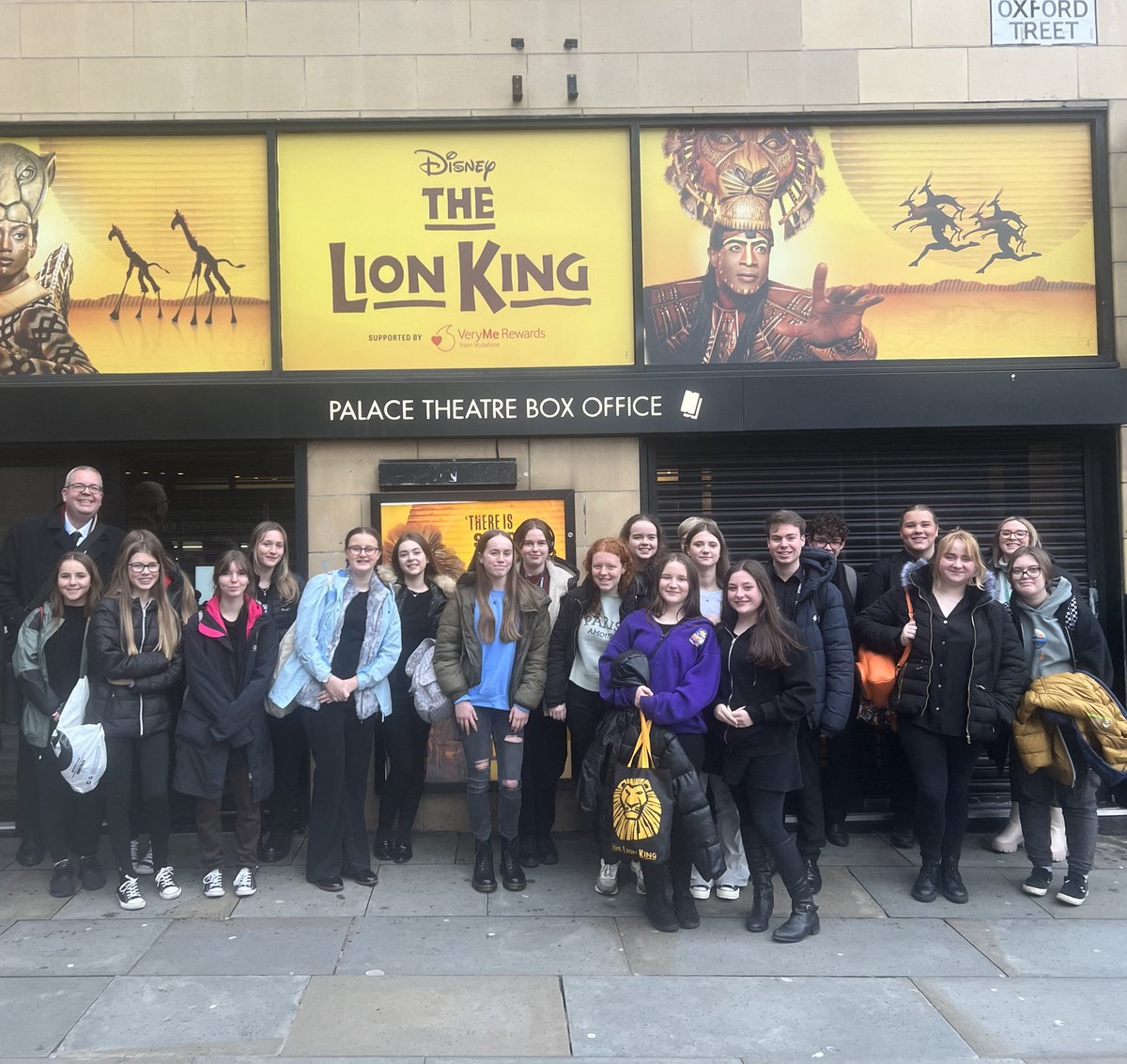 FormbyHighMusic's tweet photo. What a fantastic day today in Manchester at @TheLionKing and our alumni Matt Abrams MDing the show. #MundoAfrika had a great time warming up with the company and performing on the big stage - what a reaction too from the cast! Thanks to everyone who made this possible! https://t.co/4OmA4KeSUW