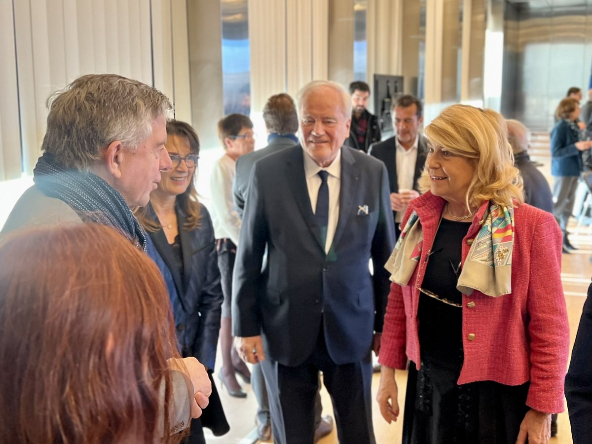 HdeComarmond's tweet photo. Rencontre entre les Maires de l’#AM94 et la Ministre déléguée chargée des Collectivités locales, @FaureDominique. Un échange attendu, où nous avons réexposé au @gouvernementFR les conséquences des violentes constrictions budgétaires subies, qui dégradent le service public local. https://t.co/7YFYnyQxGe