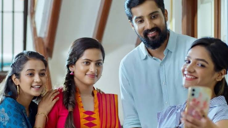 Waynecorp77's tweet photo. Of all the pending series in my watchlist, binge watched Sun TV's ETHIRNEECHAL serial. An established dominant male with completely backward ideologies vs an independent educated women with modern thoughts..Ultimate fun guarenteed along with sparking dialogues🔥 #ethirneechal https://t.co/CphkQWglZl