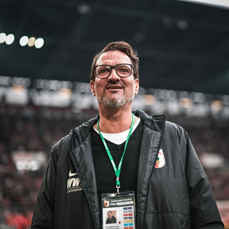 FCAugsburg's tweet photo. ℹ Der #FCA veranstaltet im Rahmen der Initiative „!Niewieder" zwei Kinovorführungen. Auch #FCA-Präsident Markus #Krapf wird bei der ersten Vorführung dabei sein und im Anschluss an einer Gesprächsrunde teilnehmen. Kommt vorbei! ⤵