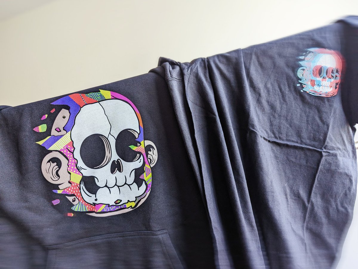 Didn't get a coin with my hoodie and tee but damn look at them! 🔥

Thank you @GenzeeNFTs and @alexmdc7 🫡