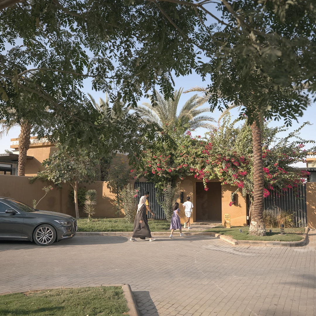 aseel_resort's tweet photo. 👨‍👩‍👧‍👦 وقت العائلة المقرّب لا يحتاج الّا الى إجازة عائلية بعيدة عن زحمة المدينة! هلا بكم في منتجع أصيل بالدرعيّة..
#منتجع_أصيل #الدرعية #السعودية #منتجعات_الرياض  #صيف_أصيل  #وقت_العائلة #إجازة https://t.co/kc1OxyTRD2
