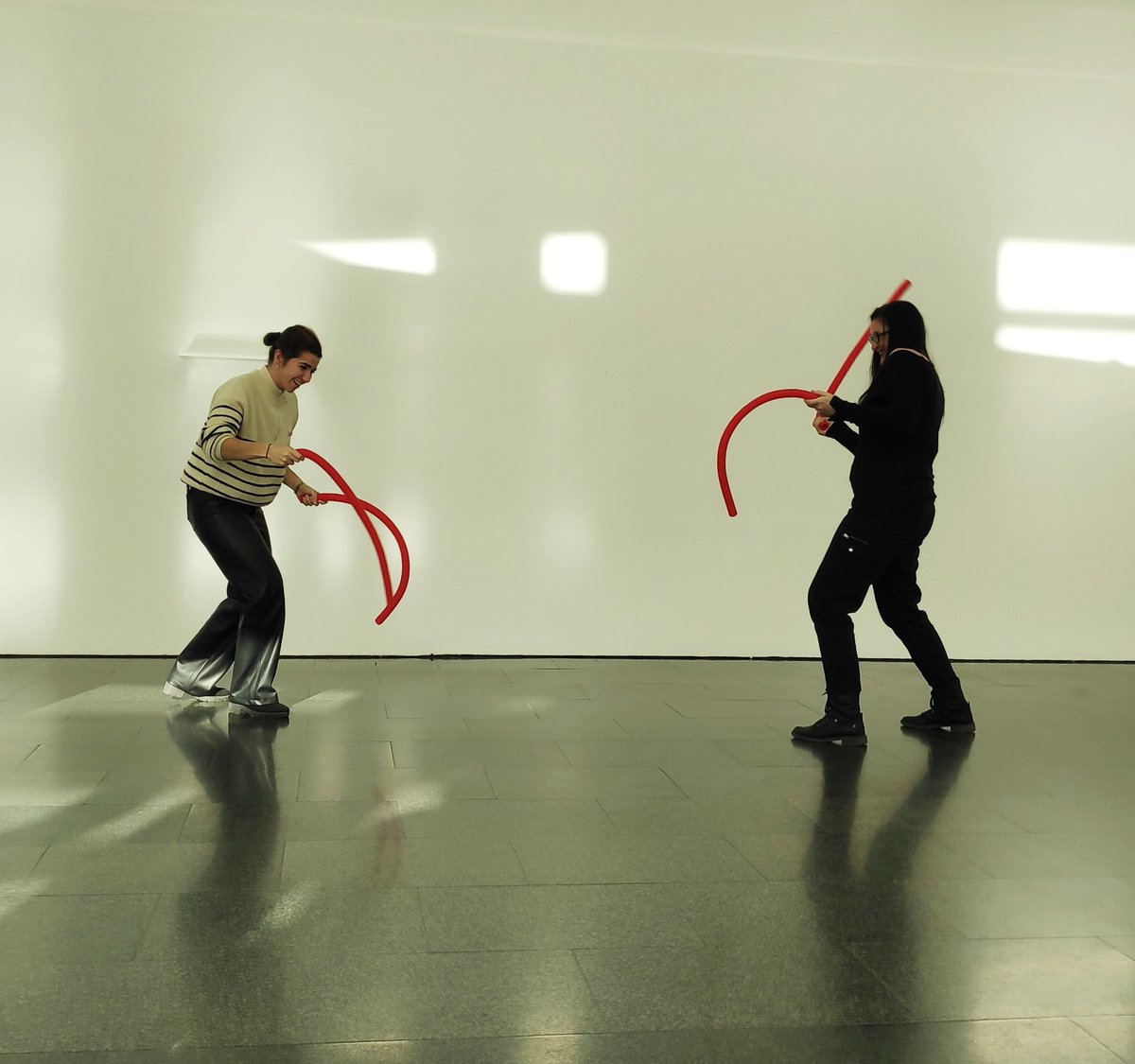 Avui, al <a href="/MACBA_Barcelona/">MACBA | Museu | BCN</a>, les futures mestres del Doble Grau de Mestre d'Educació Infantil i Primària han gaudit de l'activitat Com sona un Museu, intentant descobrir si el museu és viu i respira, acompanyats per Jorge Horno. Un luxe! <a href="/EducacioUB/">Facultat Educació UB</a> <a href="/proces_ART_EI/">Processos d'Art Contemporani a Educació Infantil</a> <a href="/DidacticaEVP_UB/">Didactica EVP UB</a>