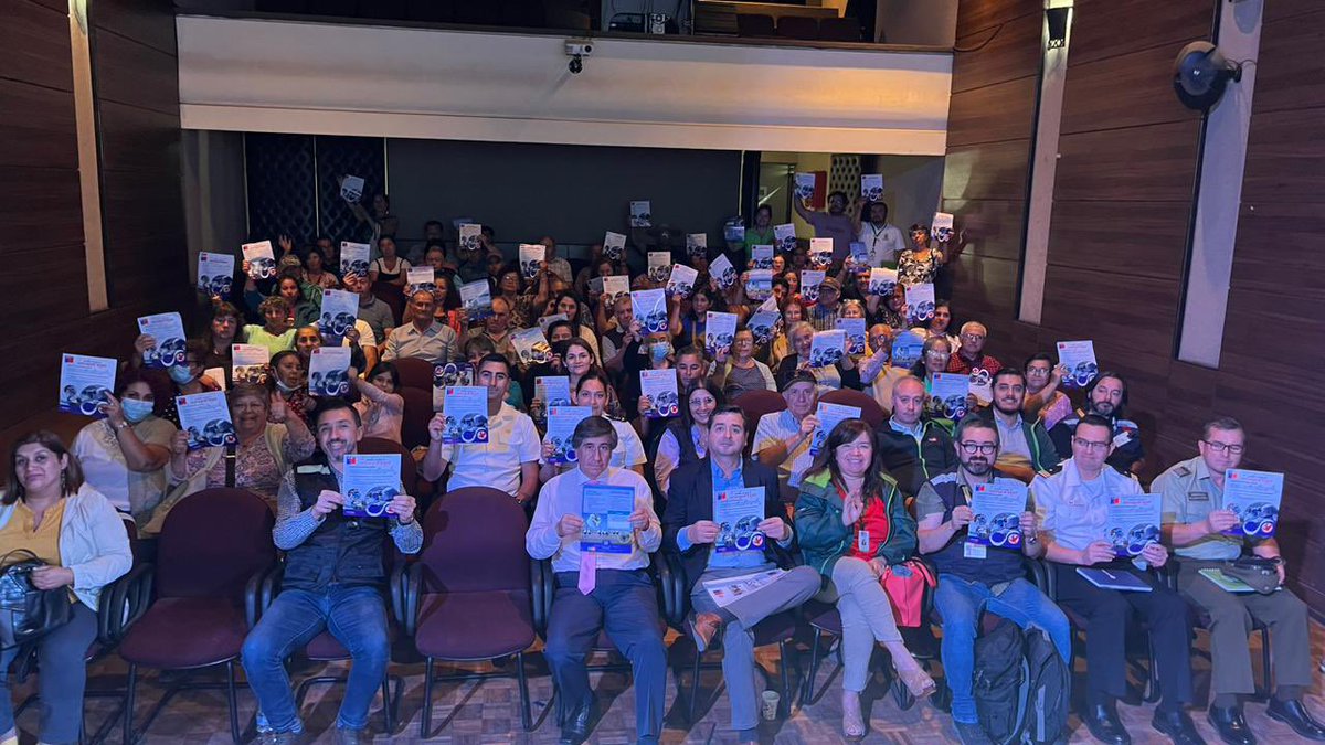 Capuertolir's tweet photo. Autoridad Marítima @Capuertolir participa de actividad organizada por @DPPItata, con exposiciones de @sernapesca #ñuble y @sagchile referentes a #FiscalizaciónPesquera y #InfluenzaAviar, llevadas a cabo en Teatro Municipal de #Coelemu @gm_talcahuano @DGTM_Chile @Armada_Chile https://t.co/ucJz6DP0Gj