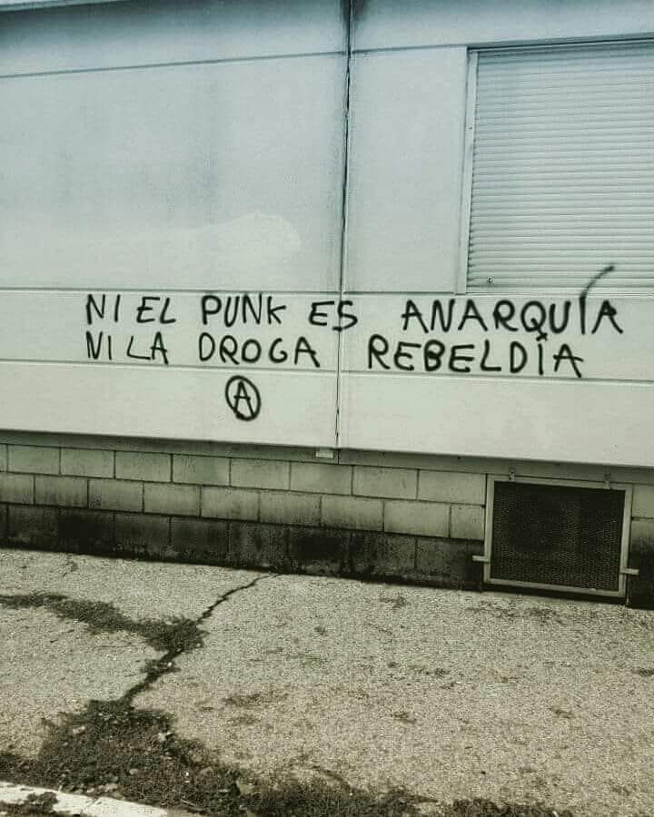 La anarquía contra toda forma de dominio, contra todas las etiquetas, la anarquía libre y salvaje #contratodaautoridad #otromundoesposible #antireport