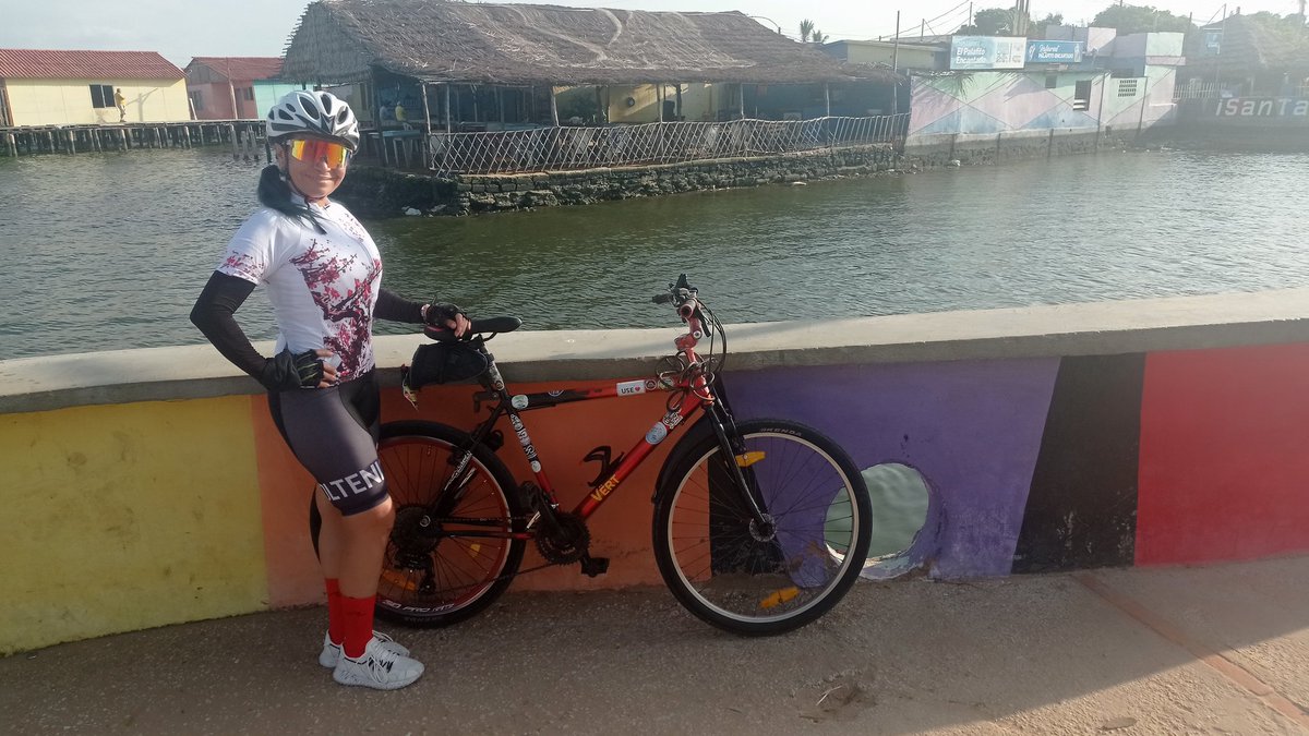 yeinnitustus's tweet photo. ¡Mi corazón lleno de especial gratitud que abre de par en par el cauce de mi bien y el fluir de bendiciones abundantes! 💖👑🦁🦅🦬🍑🚴🏼‍♀️🫑❤‍🔥💙 https://t.co/TjYJLaOHk8