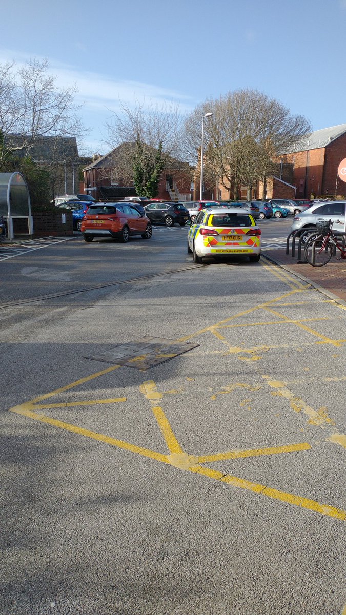 DomHov's tweet photo. @dorsetpolice nice parking 👍 https://t.co/1wAyivoHN6