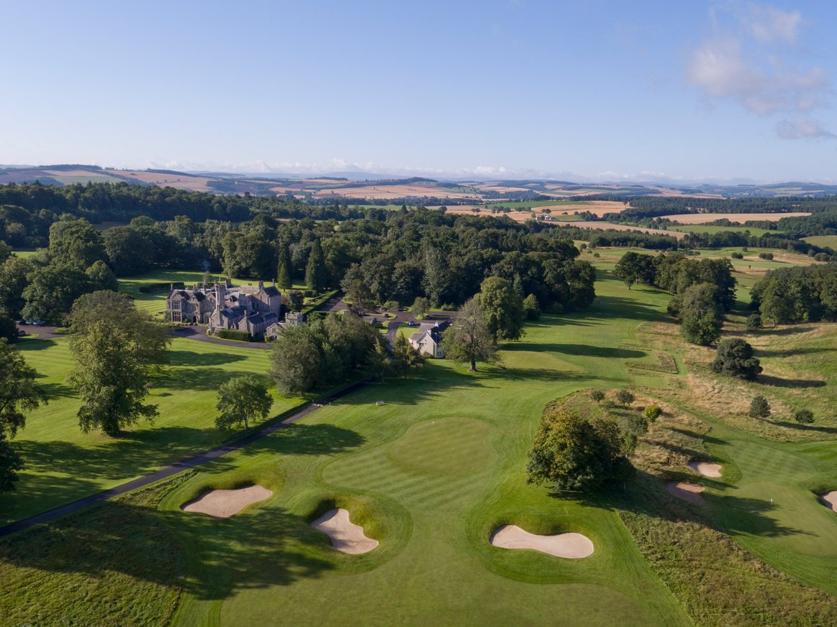 Closely located to the town of Kelso, @RoxburgheGC features an 18-hole championship layout, that is the highest-ranked course in the Scottish borders. The Roxburghe is an exceptional parkland course and is surrounded by stunning natural woodland.