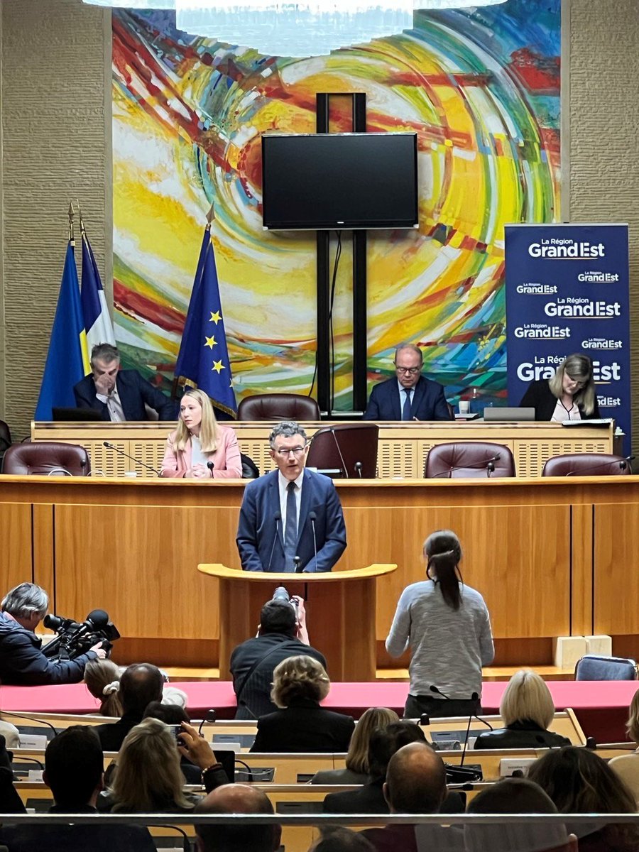 MajoriteGE's tweet photo. 🗳️@Franck_Leroy_ est élu Président de la Région #GrandEst 👏
Les élus de la @MajoriteGE lui présentent leurs félicitations et lui font entièrement confiance pour poursuivre l'engagement en faveur de nos concitoyens, pour une meilleure qualité de vie dans notre belle Région 👍 https://t.co/1MUCKdjgvA